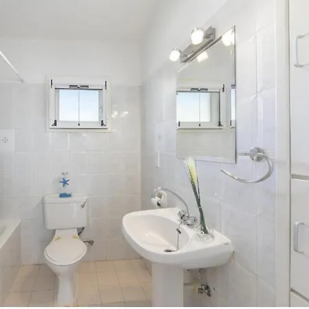 Fig Tree Bay Sea View , Jacuzzi Available April To October ヴィラ プロタラス