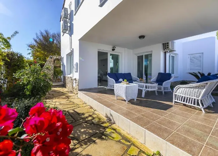 Fig Tree Bay Sea View , Jacuzzi Available April To October Protaras